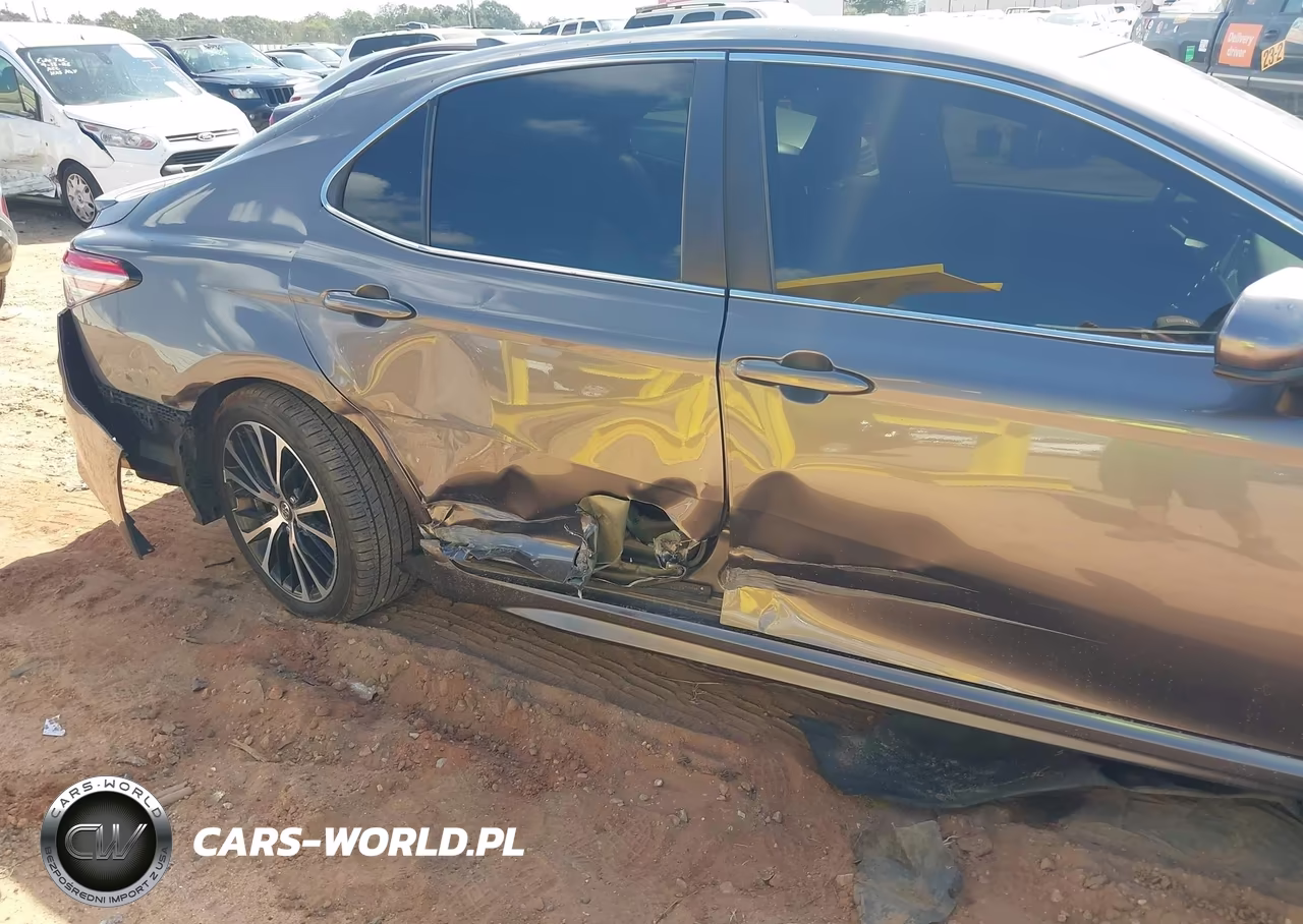 2019 Toyota Camry Se VIN:4T1B11HK3KU835549 - 17