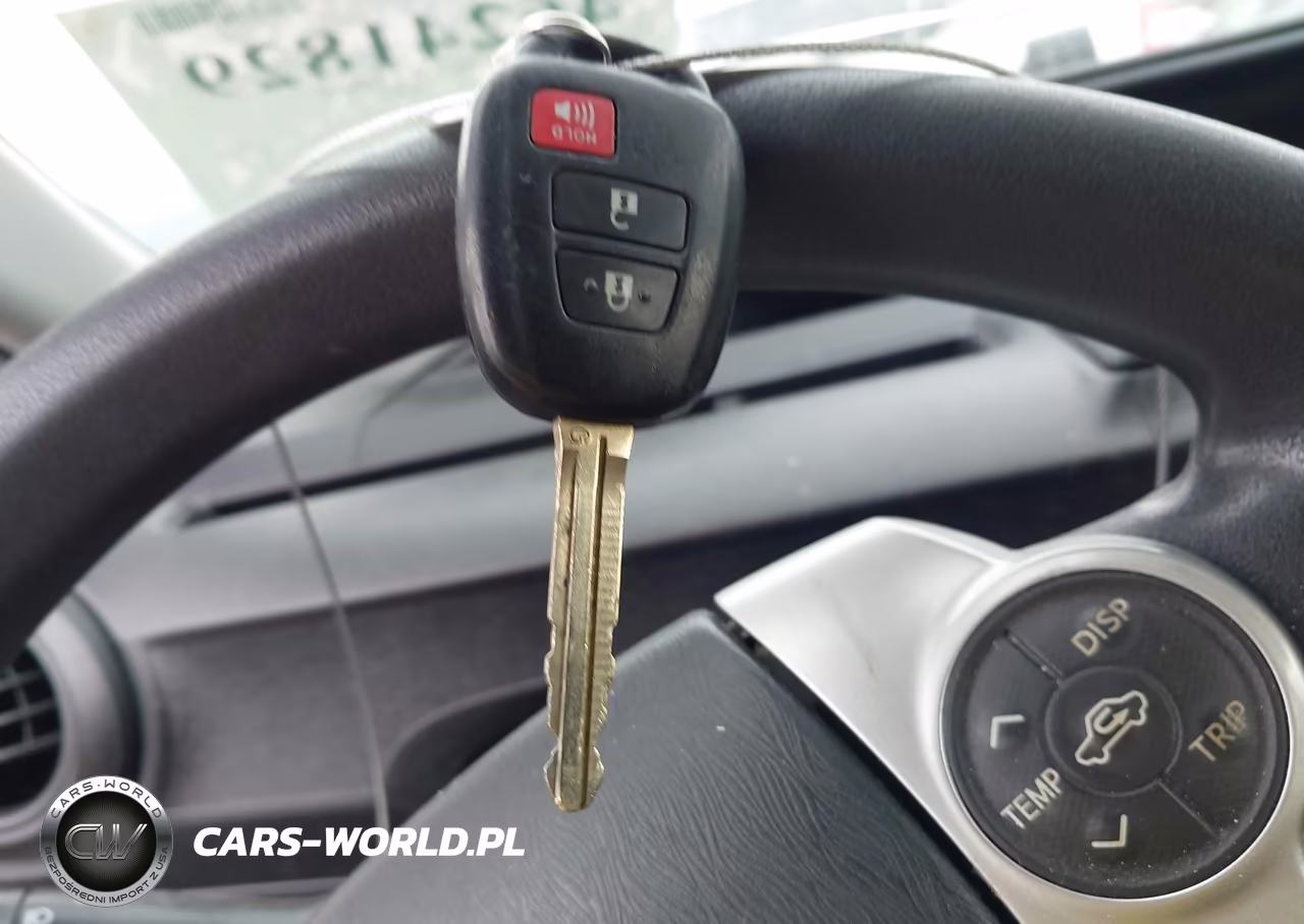 2013 Toyota Prius C Two VIN:JTDKDTB35D1545598 - 11
