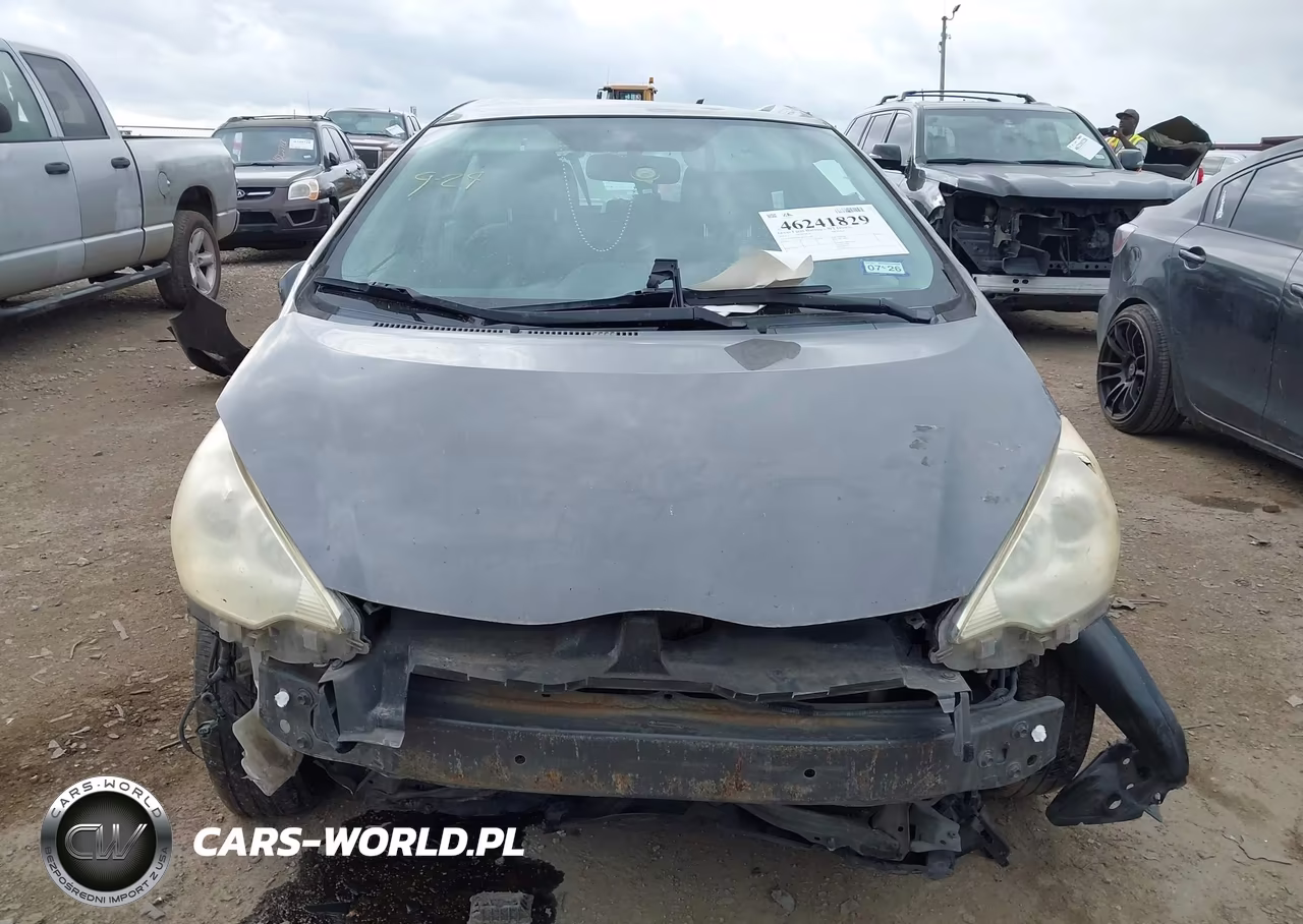2013 Toyota Prius C Two VIN:JTDKDTB35D1545598 - 13