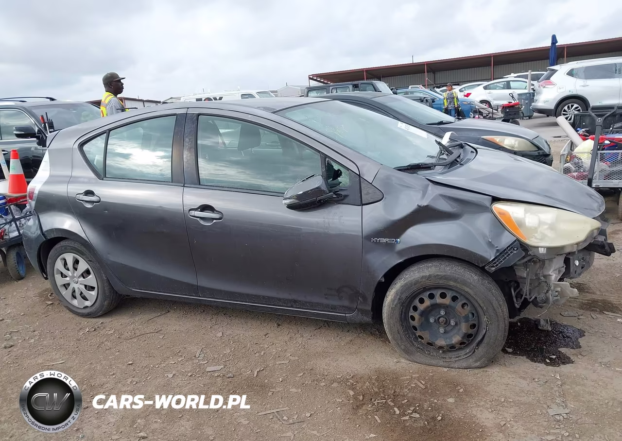 2013 Toyota Prius C Two VIN:JTDKDTB35D1545598 - 14