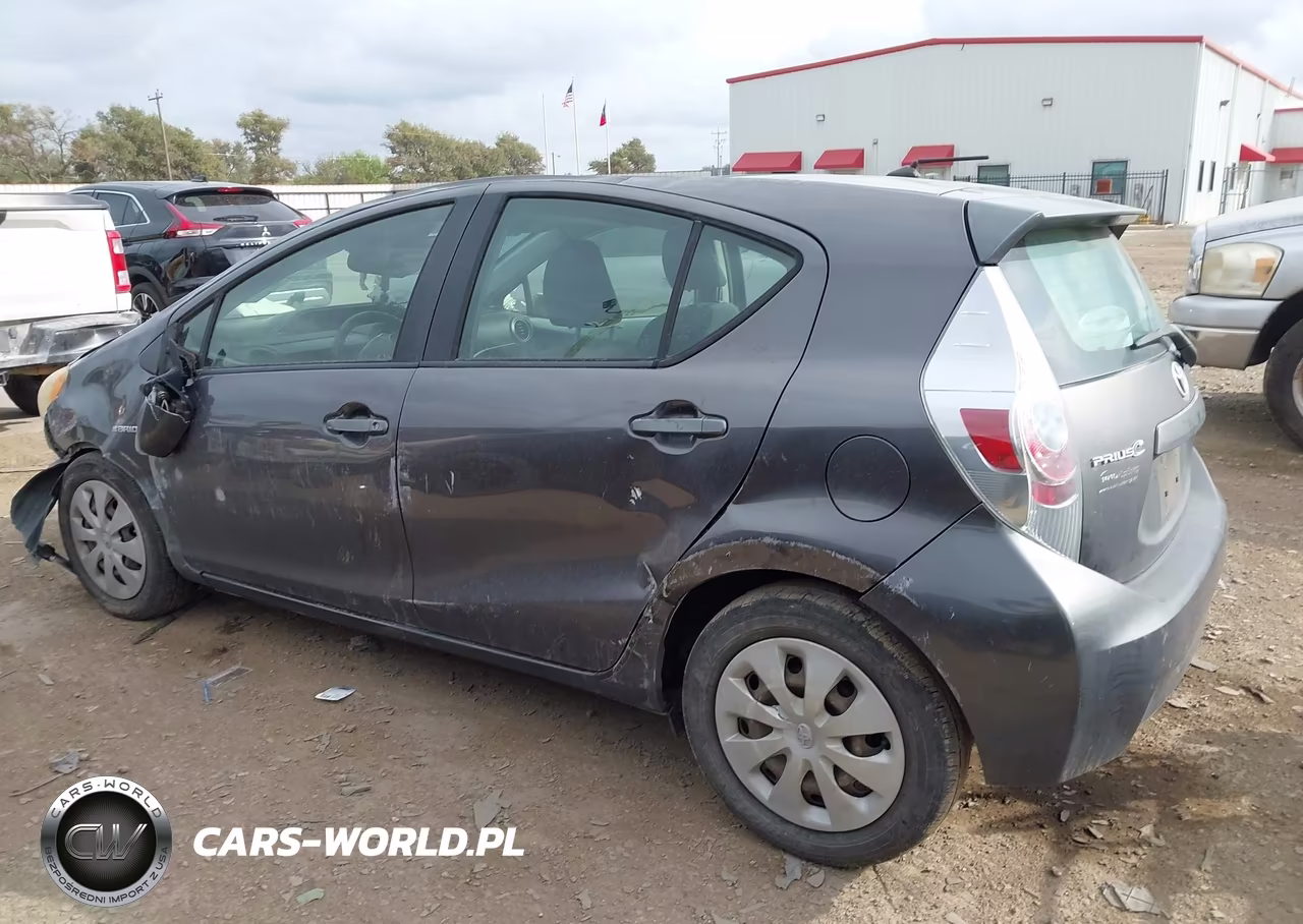 2013 Toyota Prius C Two VIN:JTDKDTB35D1545598 - 15