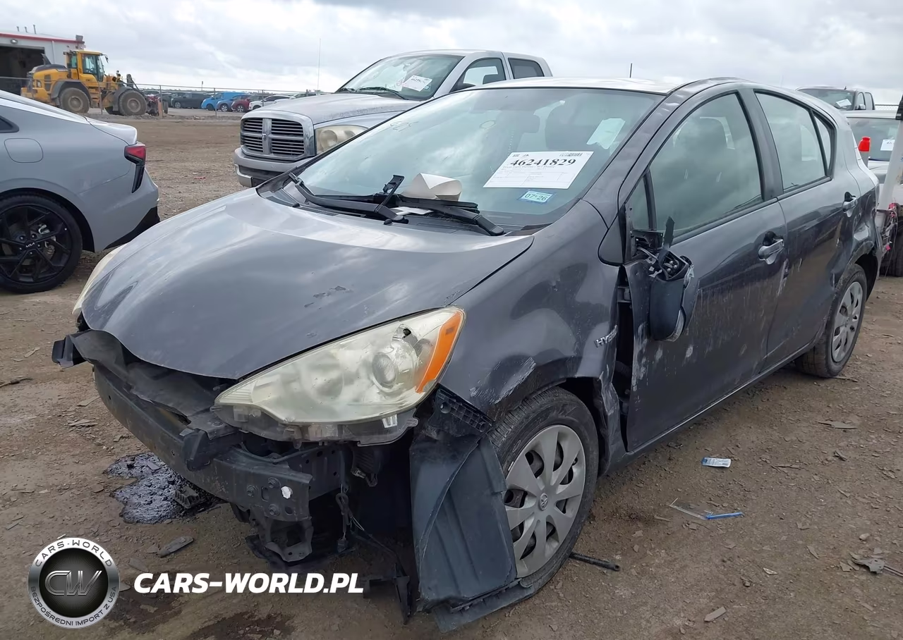 2013 Toyota Prius C Two VIN:JTDKDTB35D1545598 - 2