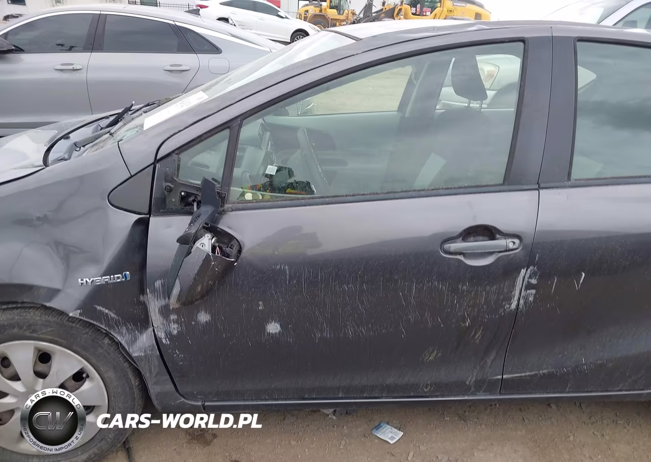2013 Toyota Prius C Two VIN:JTDKDTB35D1545598 - 20