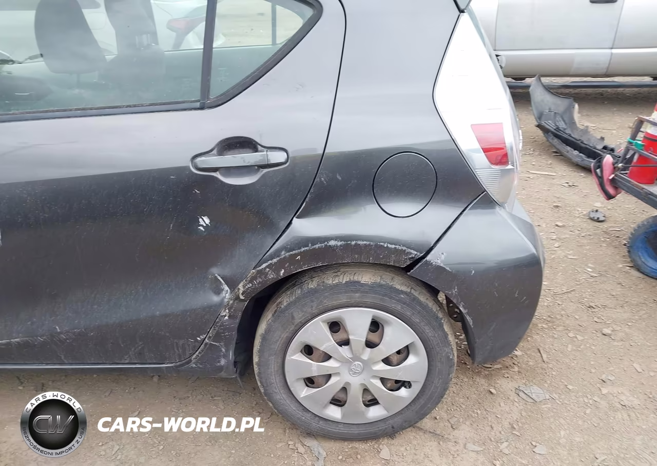 2013 Toyota Prius C Two VIN:JTDKDTB35D1545598 - 21