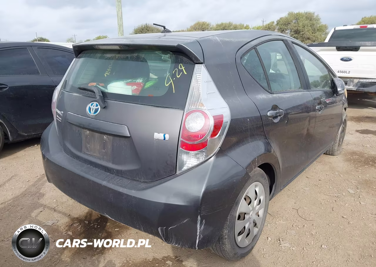 2013 Toyota Prius C Two VIN:JTDKDTB35D1545598 - 4