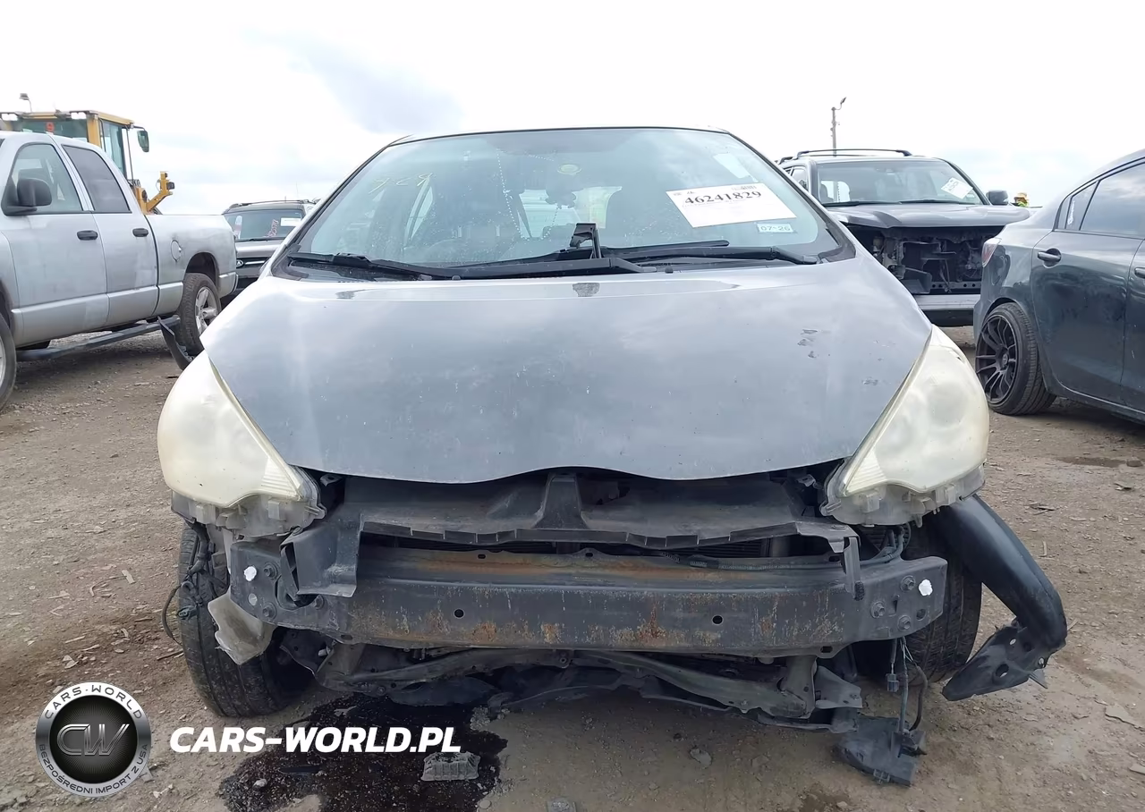 2013 Toyota Prius C Two VIN:JTDKDTB35D1545598 - 6