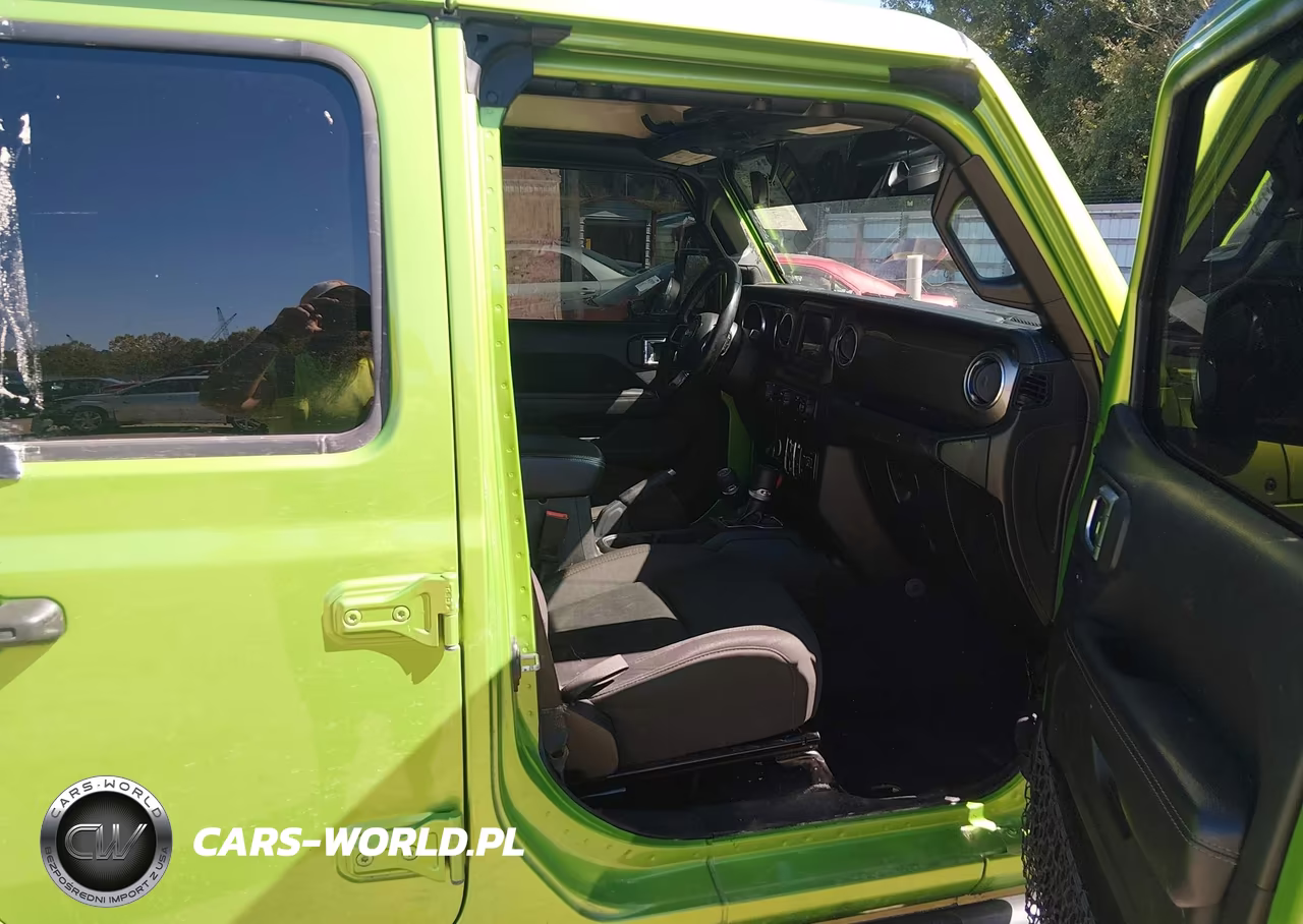 2019 Jeep Wrangler Unlimited Sahara 4X4 VIN:1C4HJXEN2KW524201 - 5