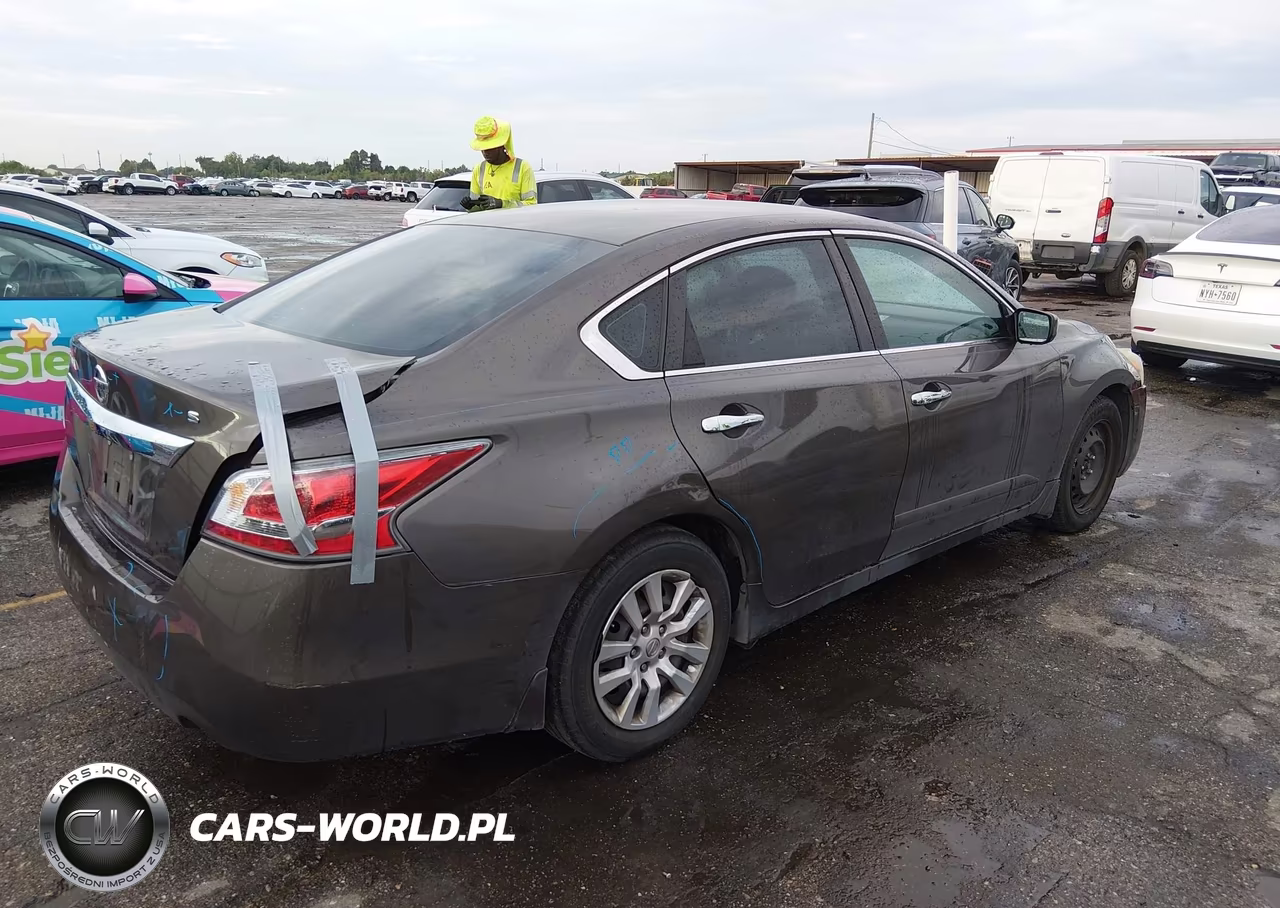 2015 Nissan Altima 2.5 S VIN:1N4AL3AP1FC267556 - 4