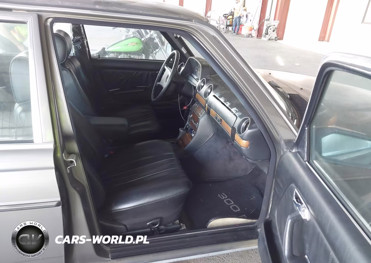 1984 Mercedes-Benz 300 VIN:WDBAB33A1EA092370 - 5