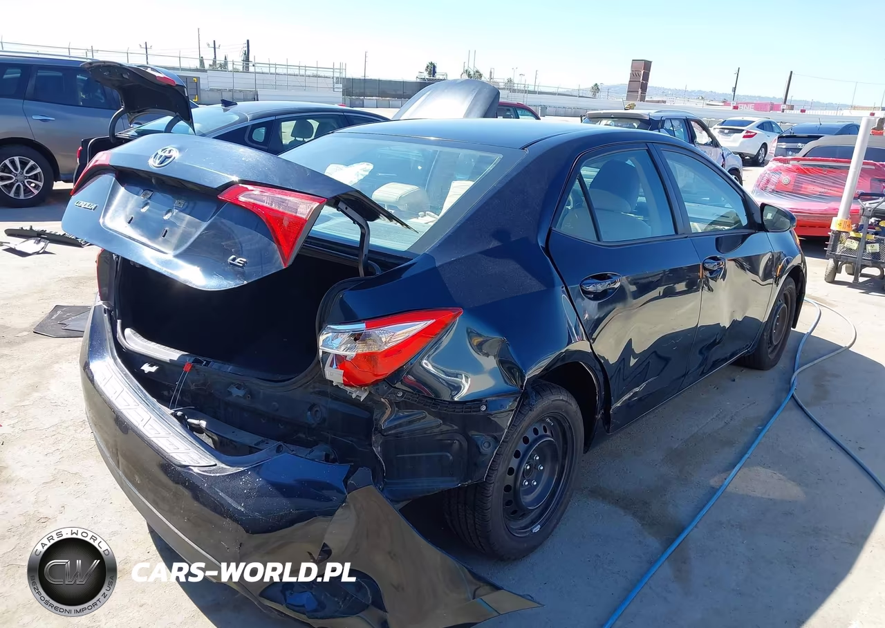 2017 Toyota Corolla Le VIN:5YFBURHE8HP715417 - 4