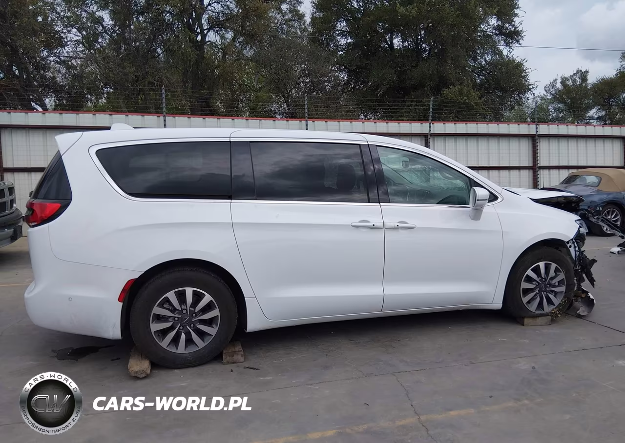 2022 Chrysler Pacifica Hybrid Touring L VIN:2C4RC1L79NR205407 - 13