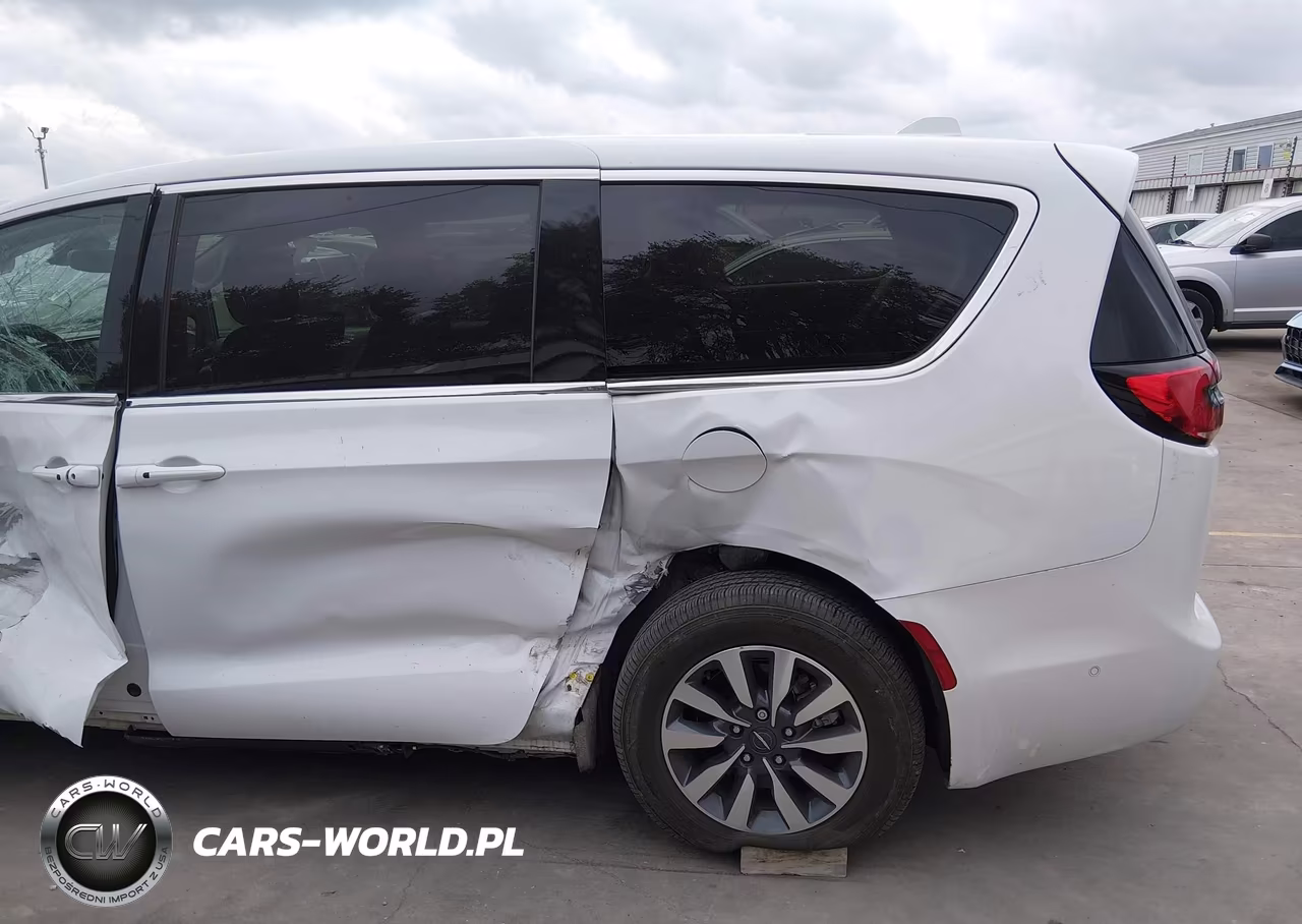 2022 Chrysler Pacifica Hybrid Touring L VIN:2C4RC1L79NR205407 - 19