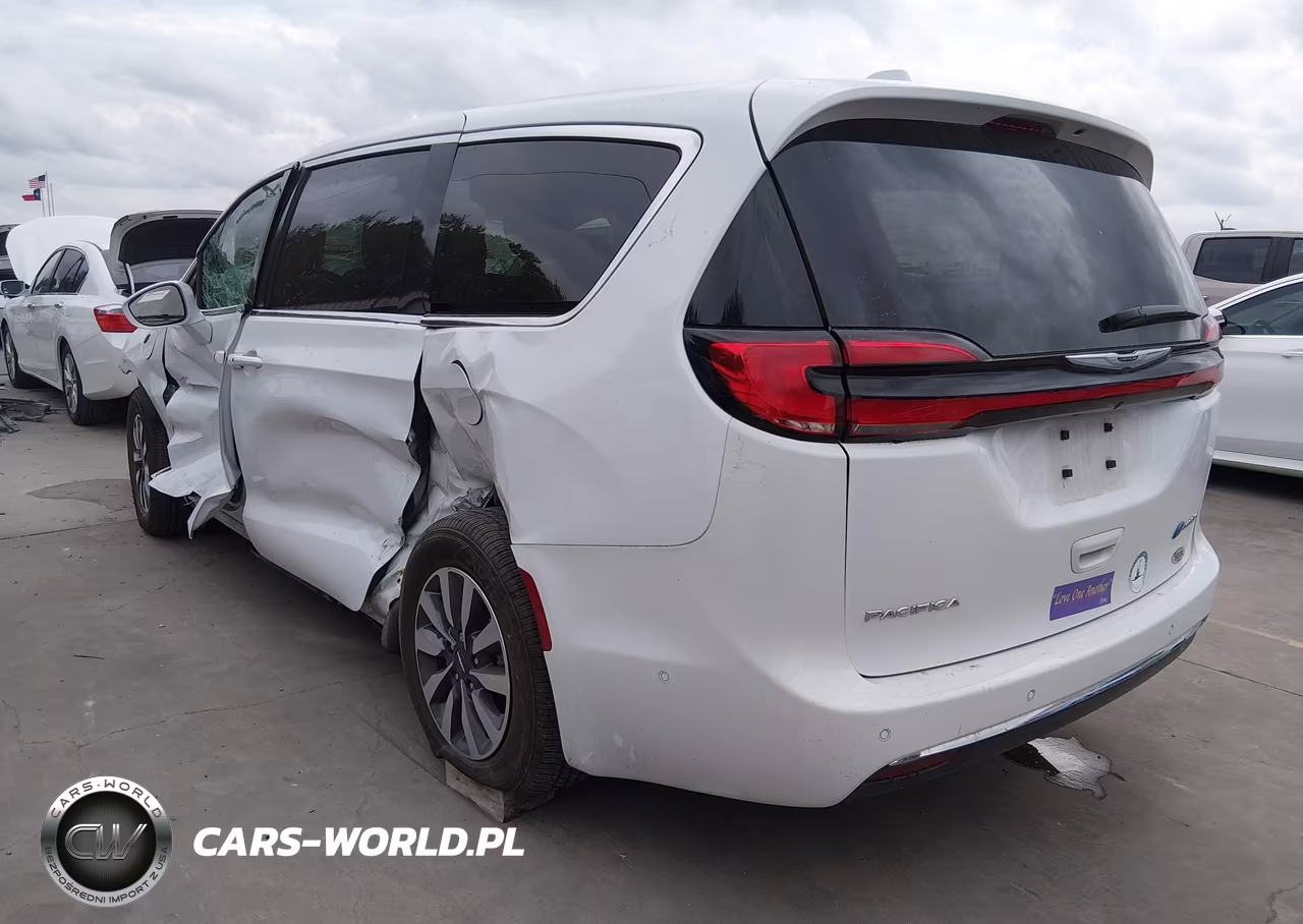2022 Chrysler Pacifica Hybrid Touring L VIN:2C4RC1L79NR205407 - 3