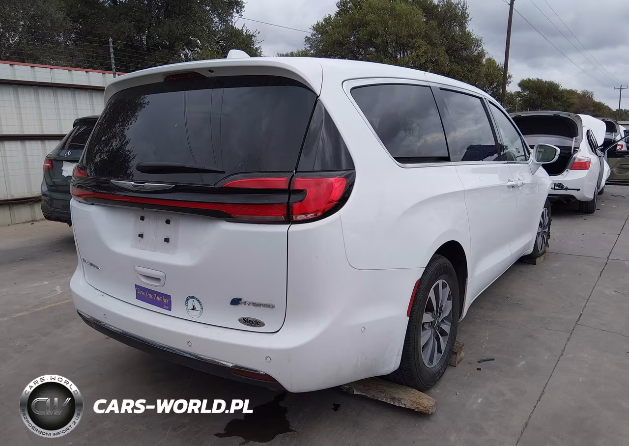 2022 Chrysler Pacifica Hybrid Touring L VIN:2C4RC1L79NR205407 - 4