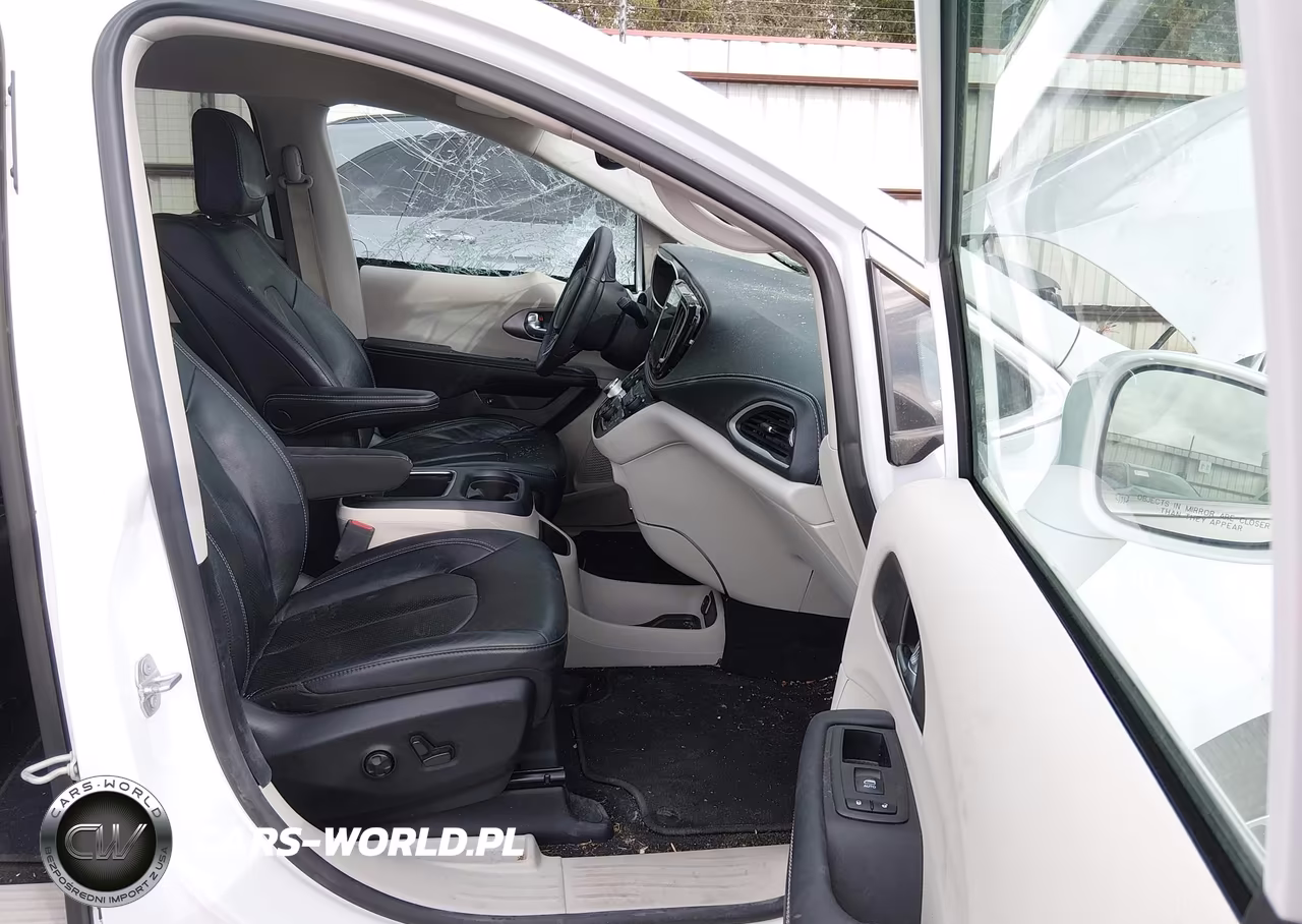 2022 Chrysler Pacifica Hybrid Touring L VIN:2C4RC1L79NR205407 - 5