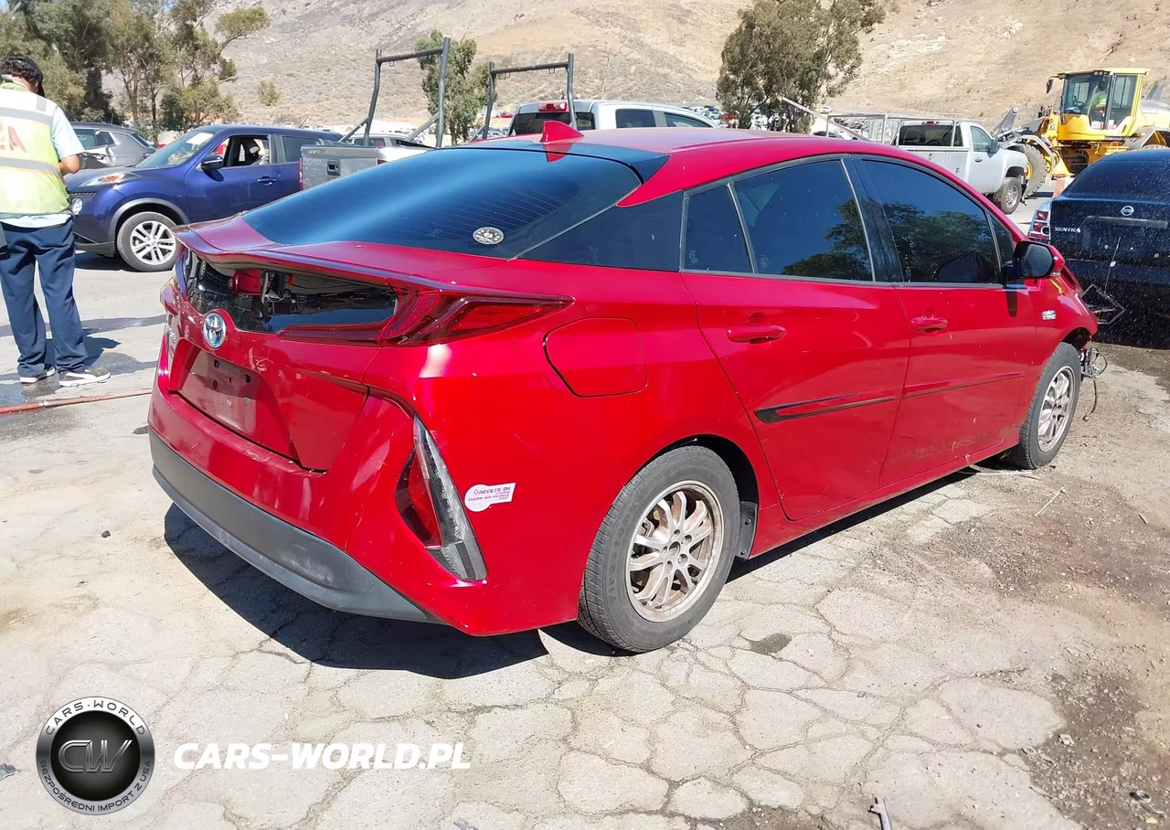 2019 Toyota Prius Prime Premium VIN:JTDKARFPXK3119786 - 4