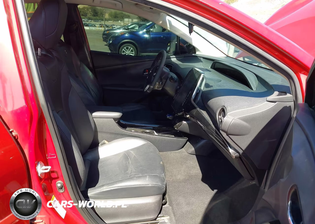 2019 Toyota Prius Prime Premium VIN:JTDKARFPXK3119786 - 5