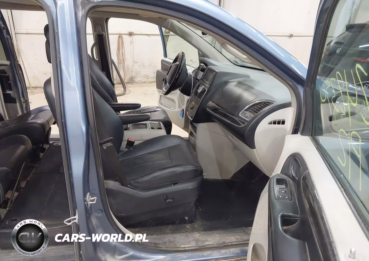 2012 Chrysler Town & Country Touring VIN:2C4RC1BG0CR209151 - 5