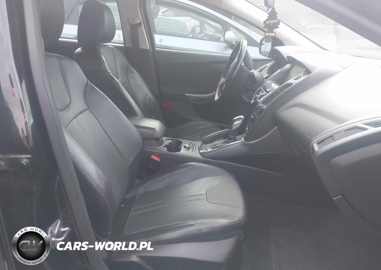 2014 Ford Focus Titanium VIN:1FADP3N22EL346118 - 5