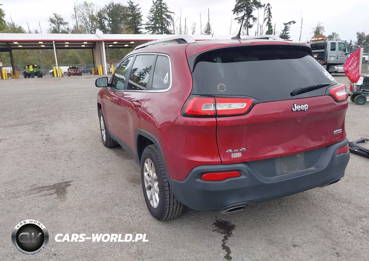 2015 Jeep Cherokee Latitude VIN:1C4PJMCS4FW769767 - 3