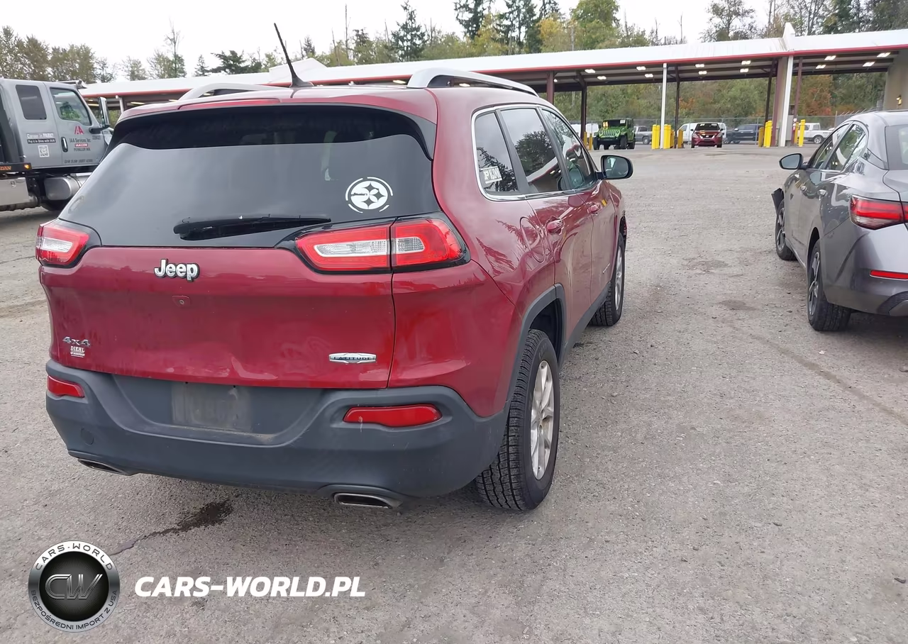 2015 Jeep Cherokee Latitude VIN:1C4PJMCS4FW769767 - 4