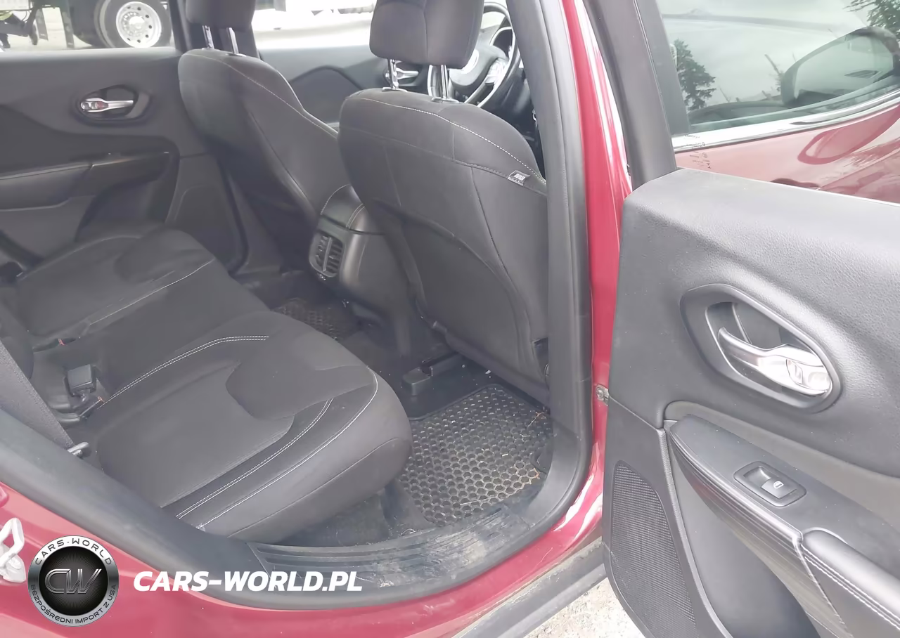 2015 Jeep Cherokee Latitude VIN:1C4PJMCS4FW769767 - 8