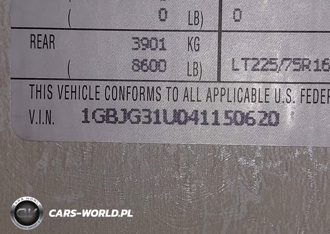 2004 Chevrolet Express Cutaway Base W-C7L-C7N VIN:1GBJG31U041150620 - 9