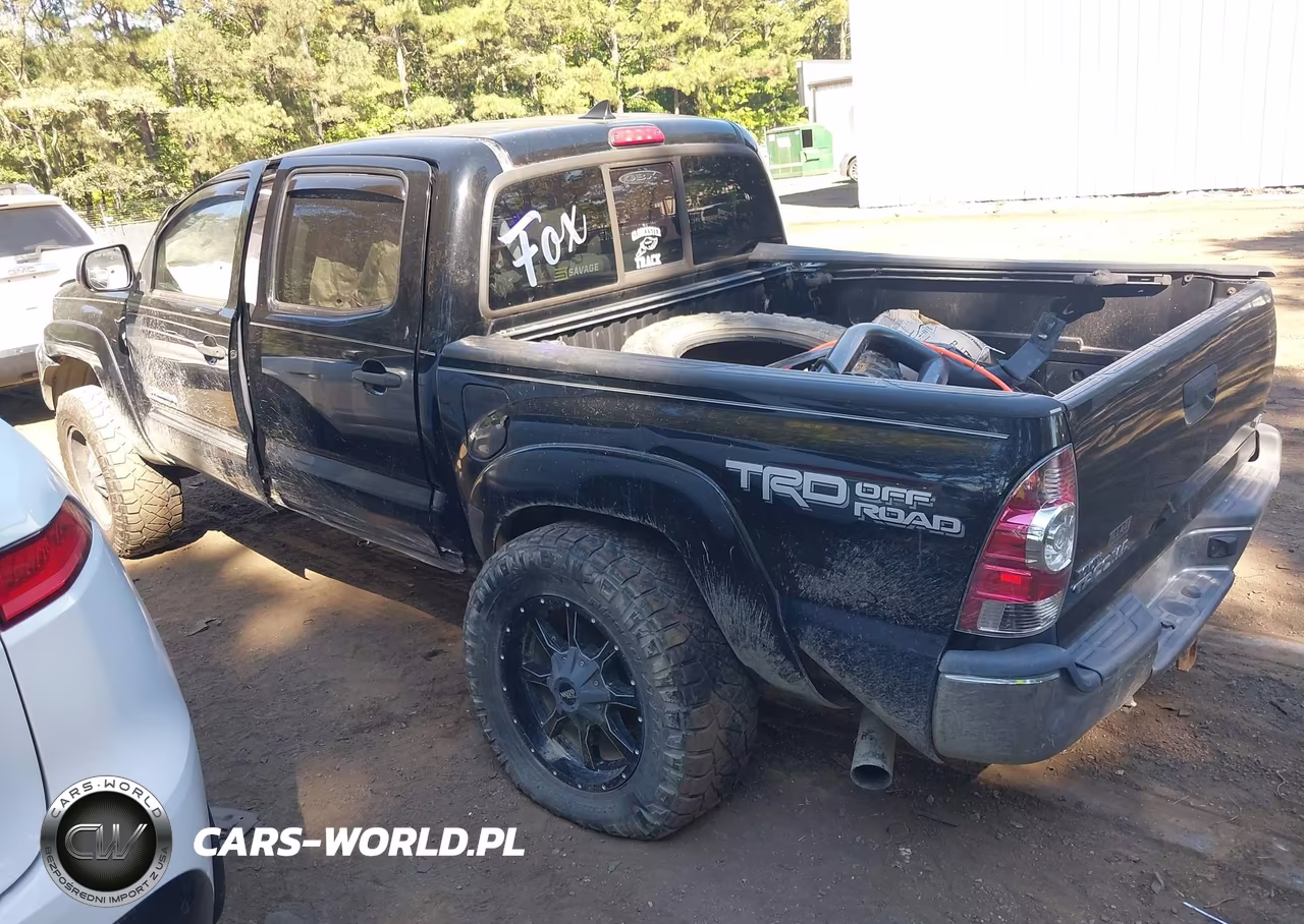 2015 Toyota Tacoma Base V6 VIN:3TMLU4EN8FM189533 - 3