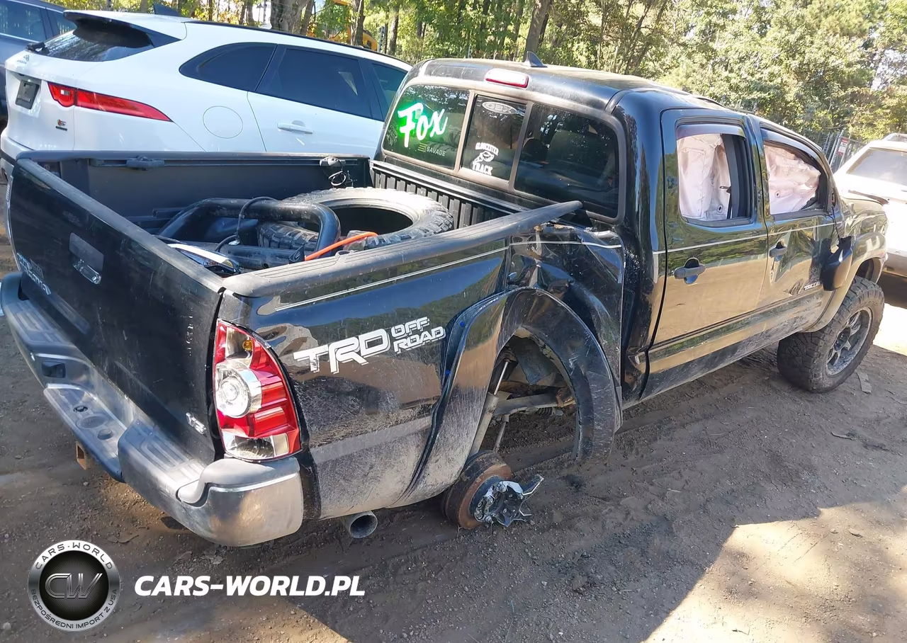 2015 Toyota Tacoma Base V6 VIN:3TMLU4EN8FM189533 - 4