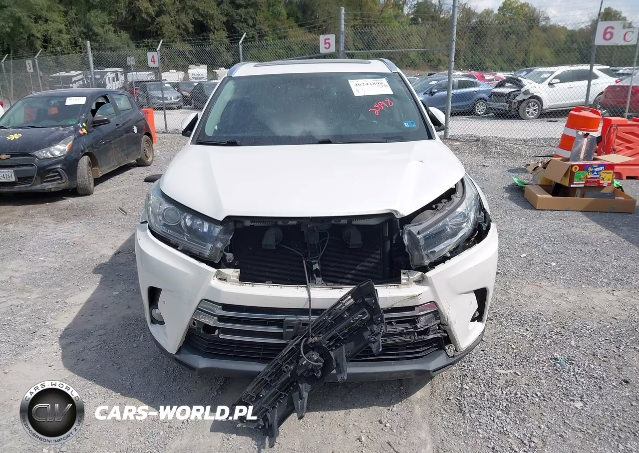 2018 Toyota Highlander Limited Platinum VIN:5TDDZRFH1JS491864 - 12