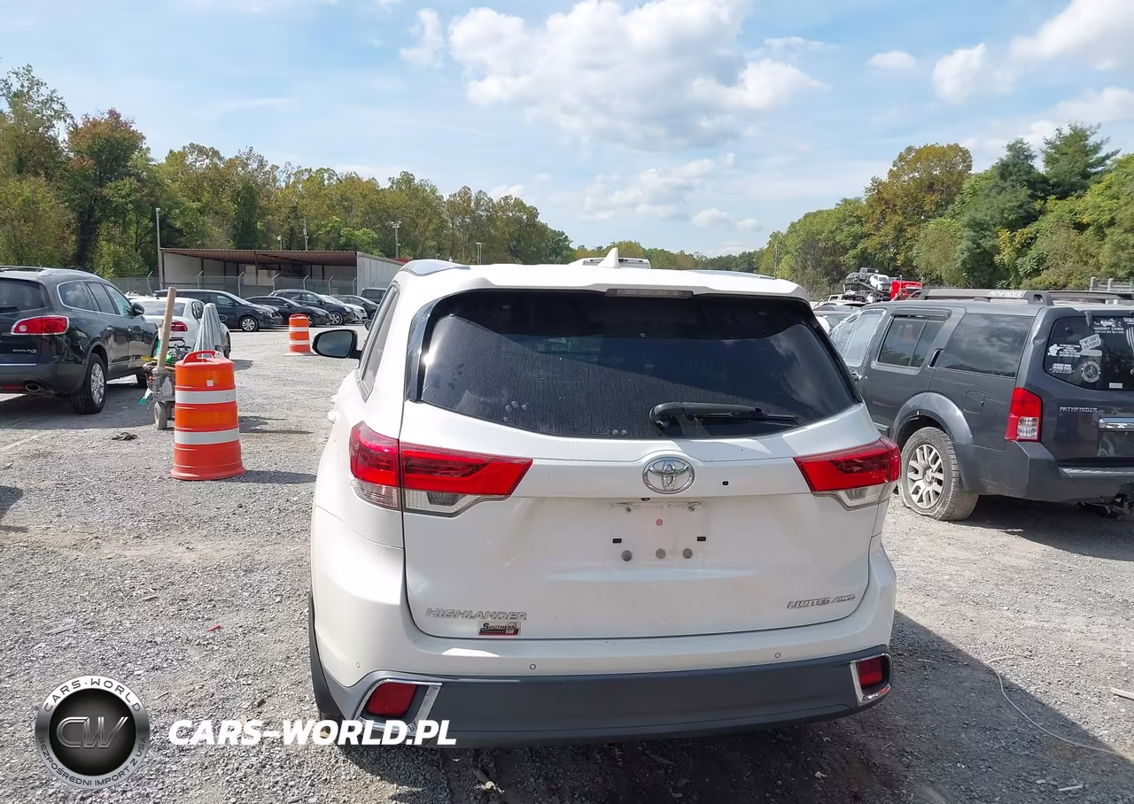 2018 Toyota Highlander Limited Platinum VIN:5TDDZRFH1JS491864 - 16