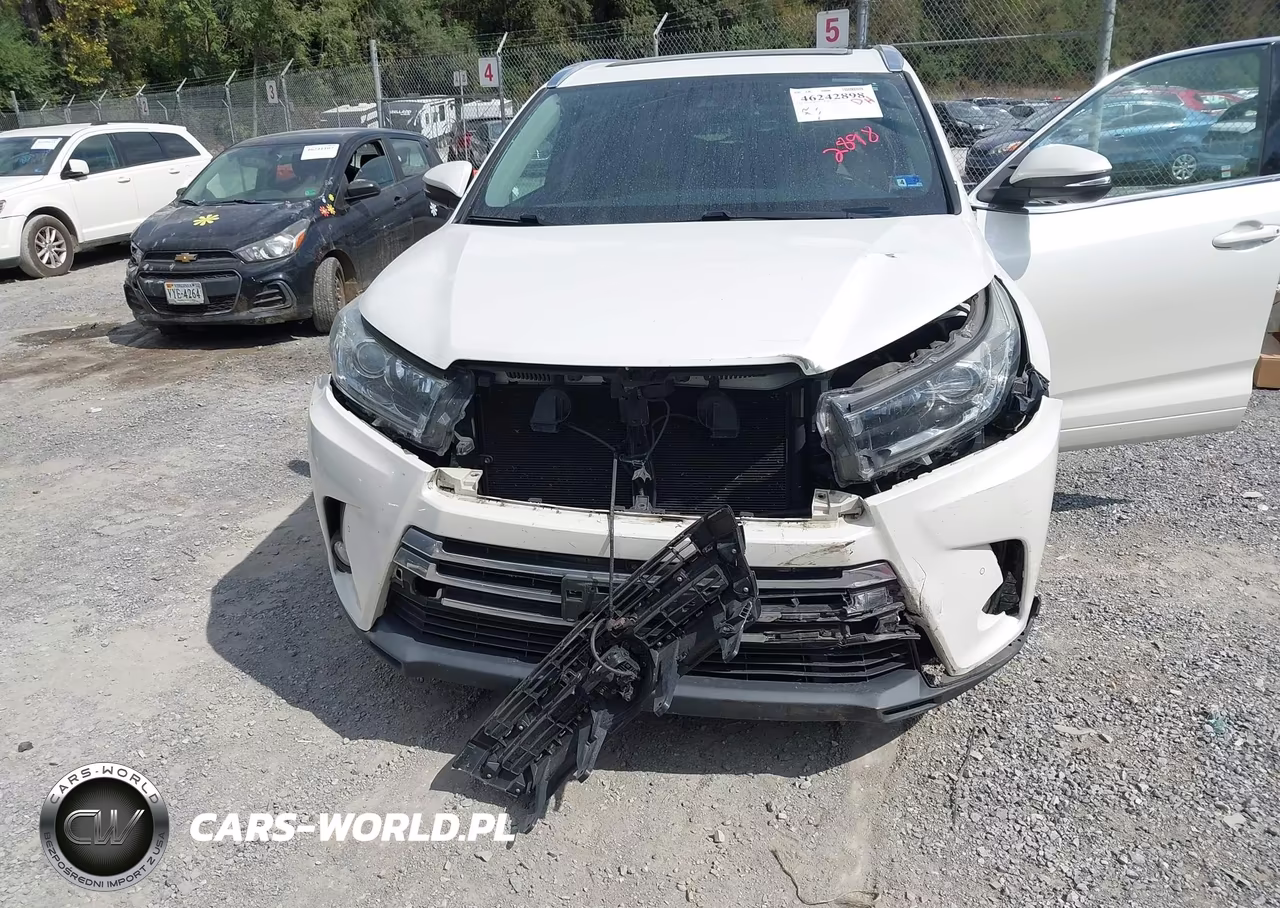 2018 Toyota Highlander Limited Platinum VIN:5TDDZRFH1JS491864 - 6