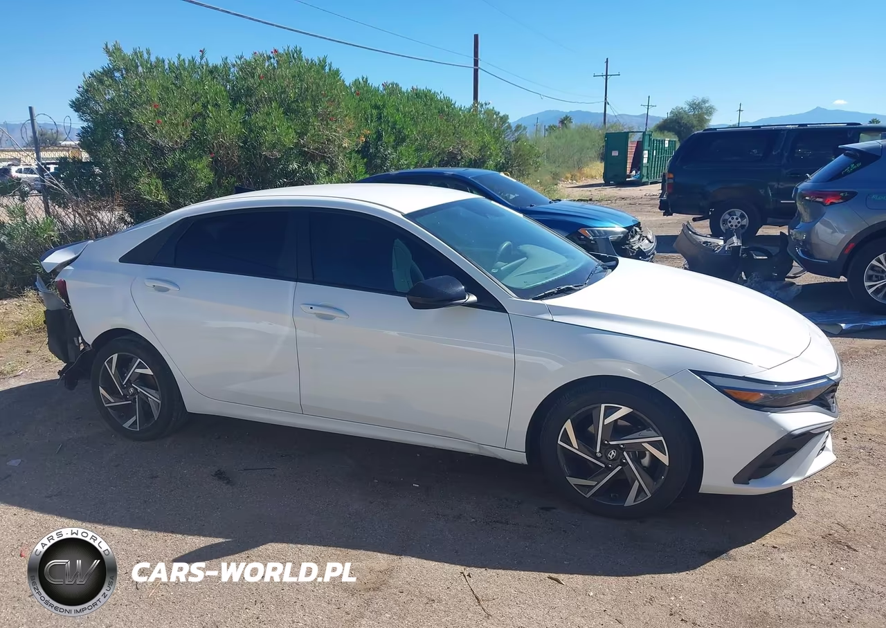 2025 Hyundai Elantra Sel Sport VIN:KMHLM4DG2SU010553 - 13