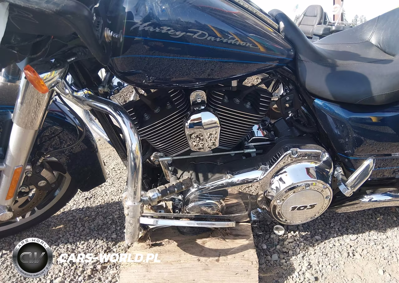 2013 Harley-Davidson Fltrx Road Glide Custom VIN:1HD1KHM10DB676375 - 9
