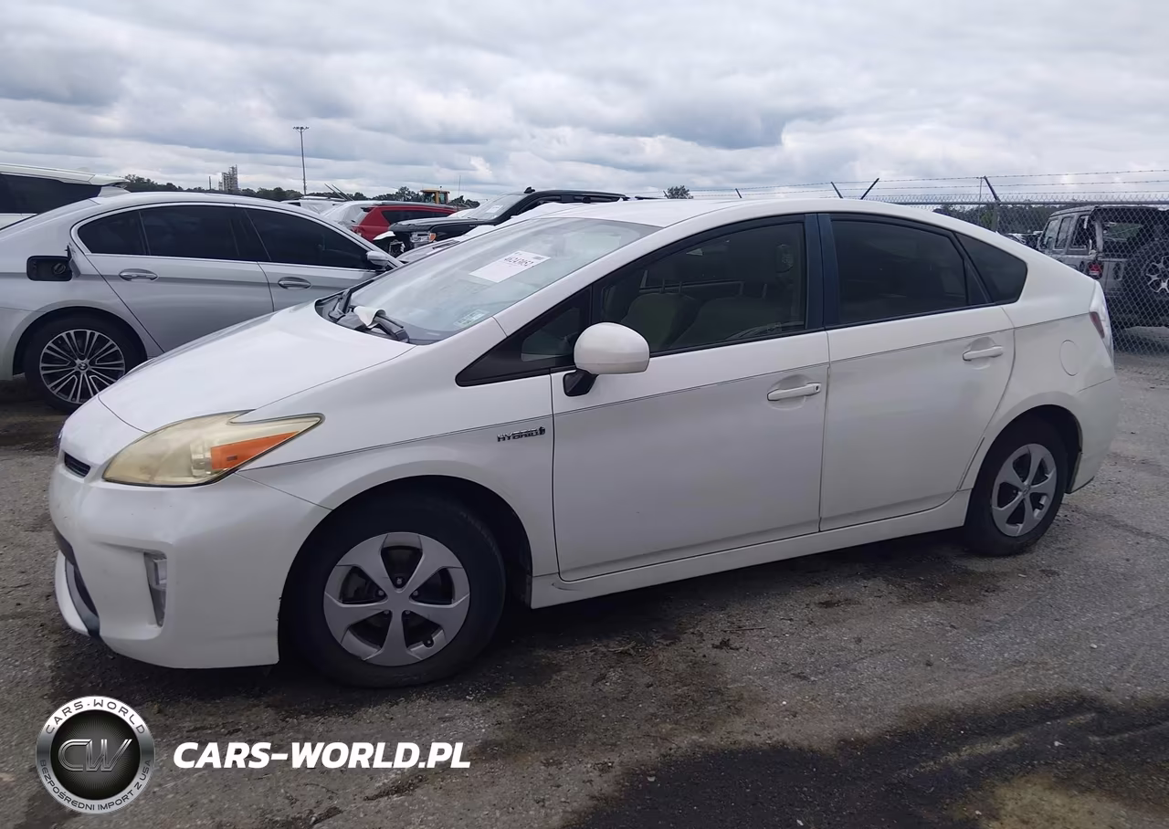 2013 Toyota Prius Two VIN:JTDKN3DU5D5696369 - 14