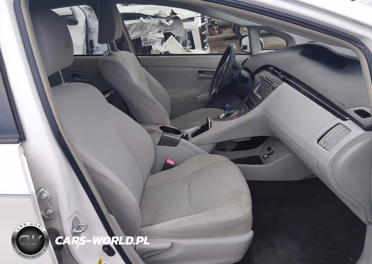 2013 Toyota Prius Two VIN:JTDKN3DU5D5696369 - 5