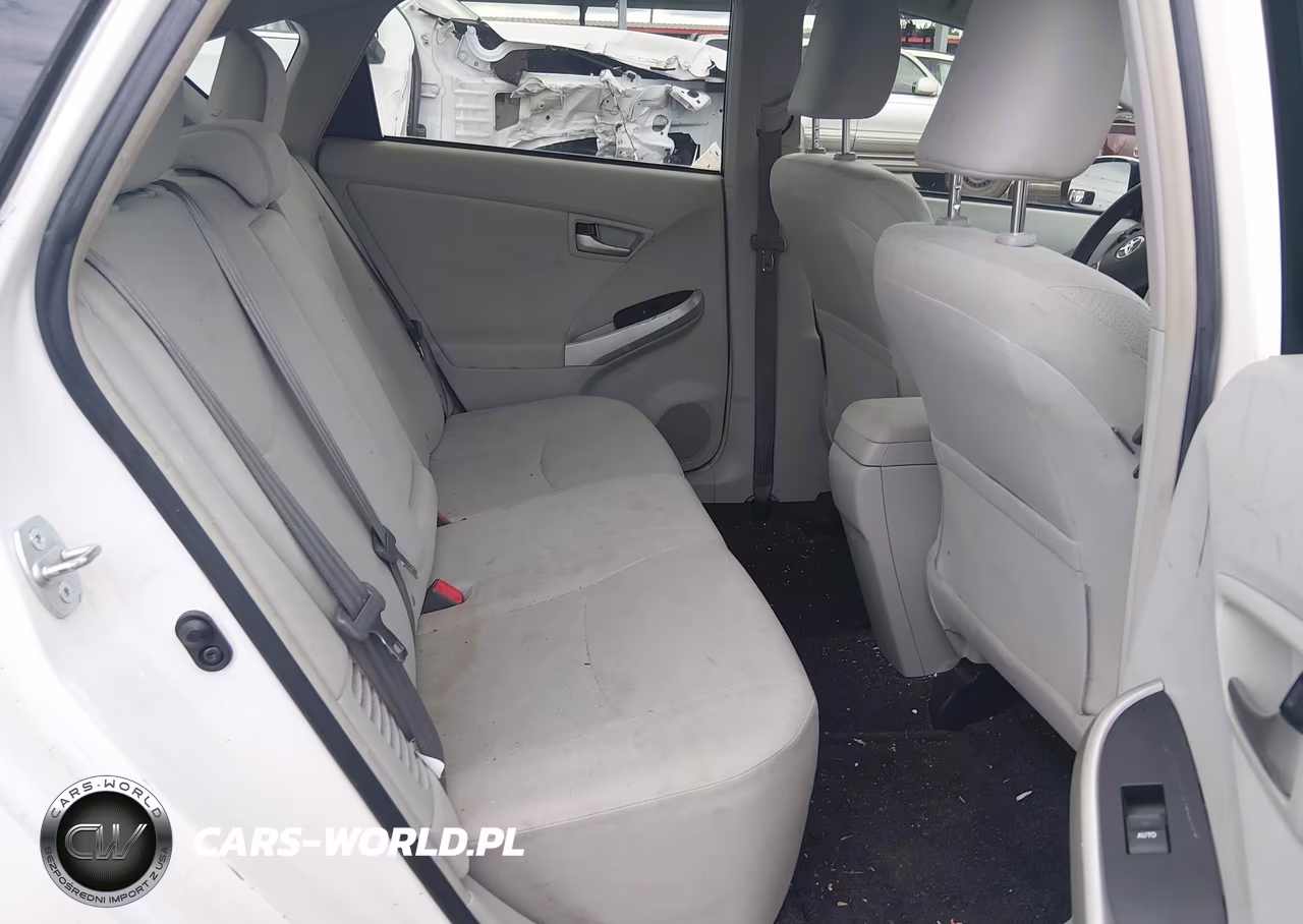 2013 Toyota Prius Two VIN:JTDKN3DU5D5696369 - 8