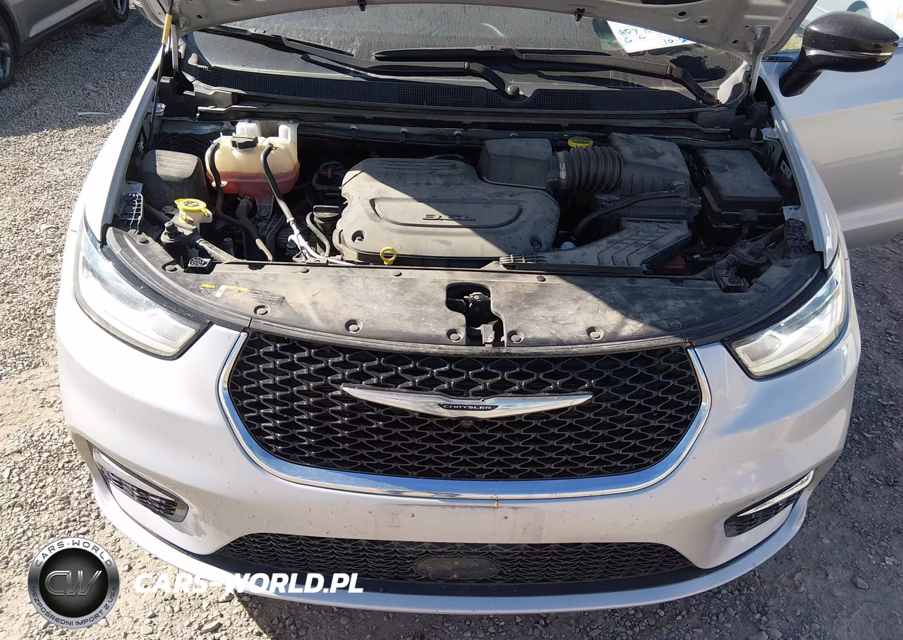 2024 Chrysler Pacifica Touring L VIN:2C4RC1BG8RR132747 - 10