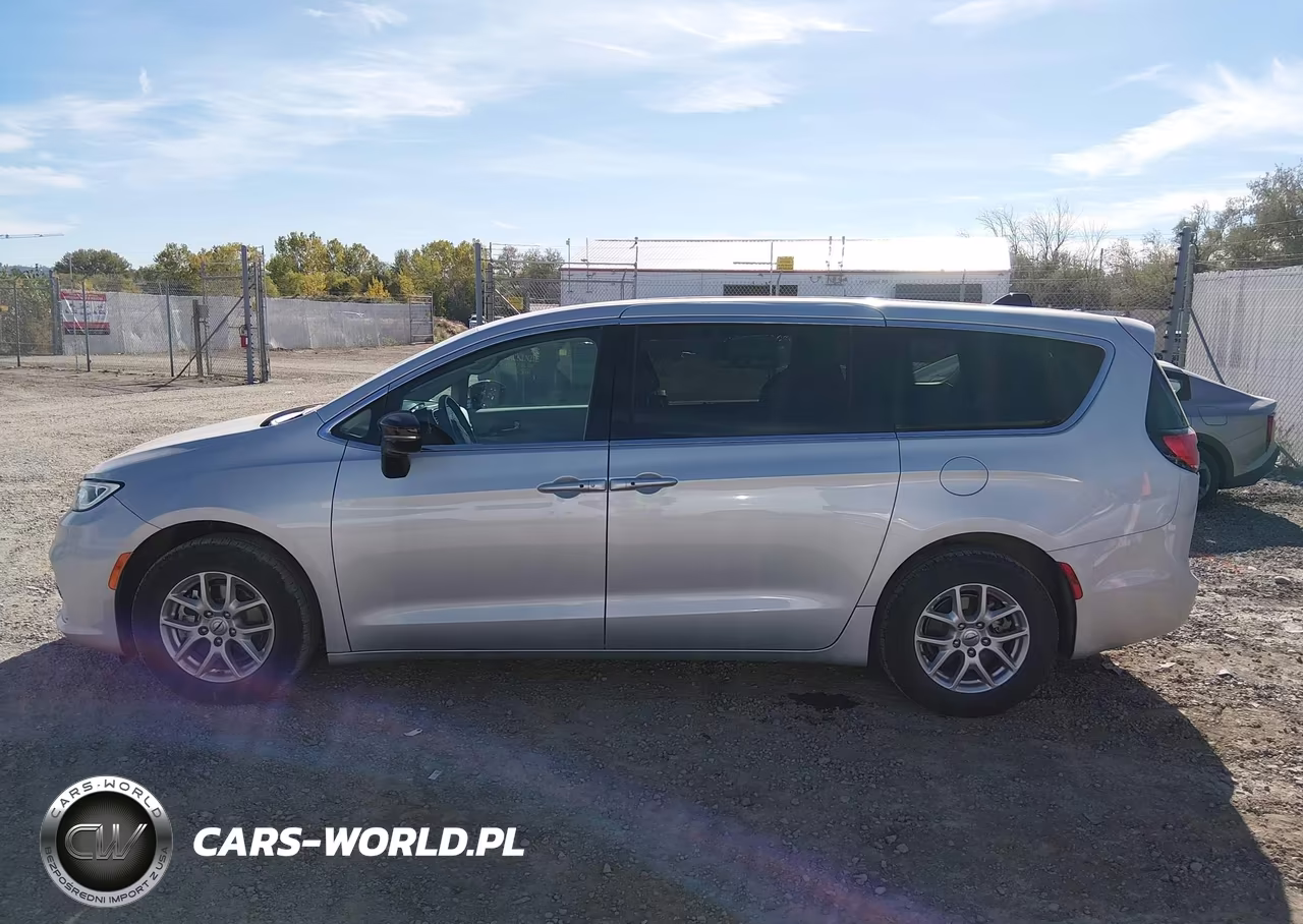 2024 Chrysler Pacifica Touring L VIN:2C4RC1BG8RR132747 - 14