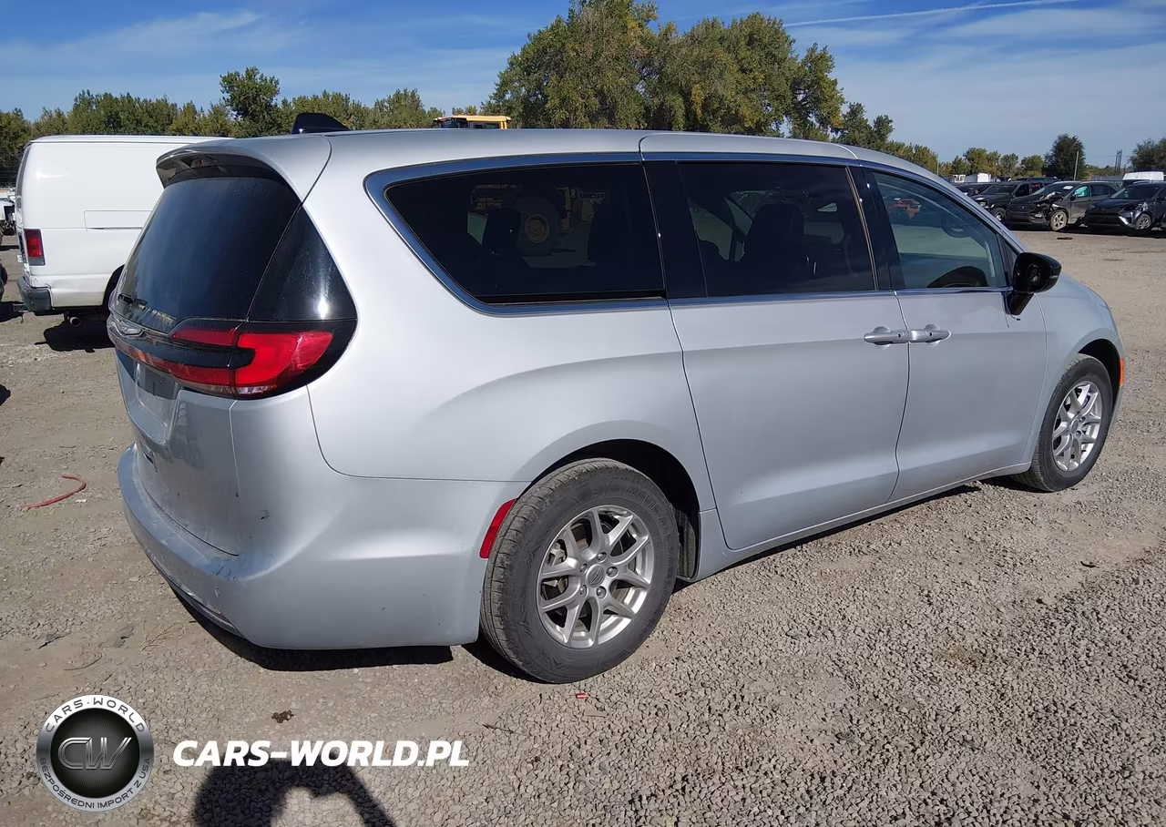 2024 Chrysler Pacifica Touring L VIN:2C4RC1BG8RR132747 - 4