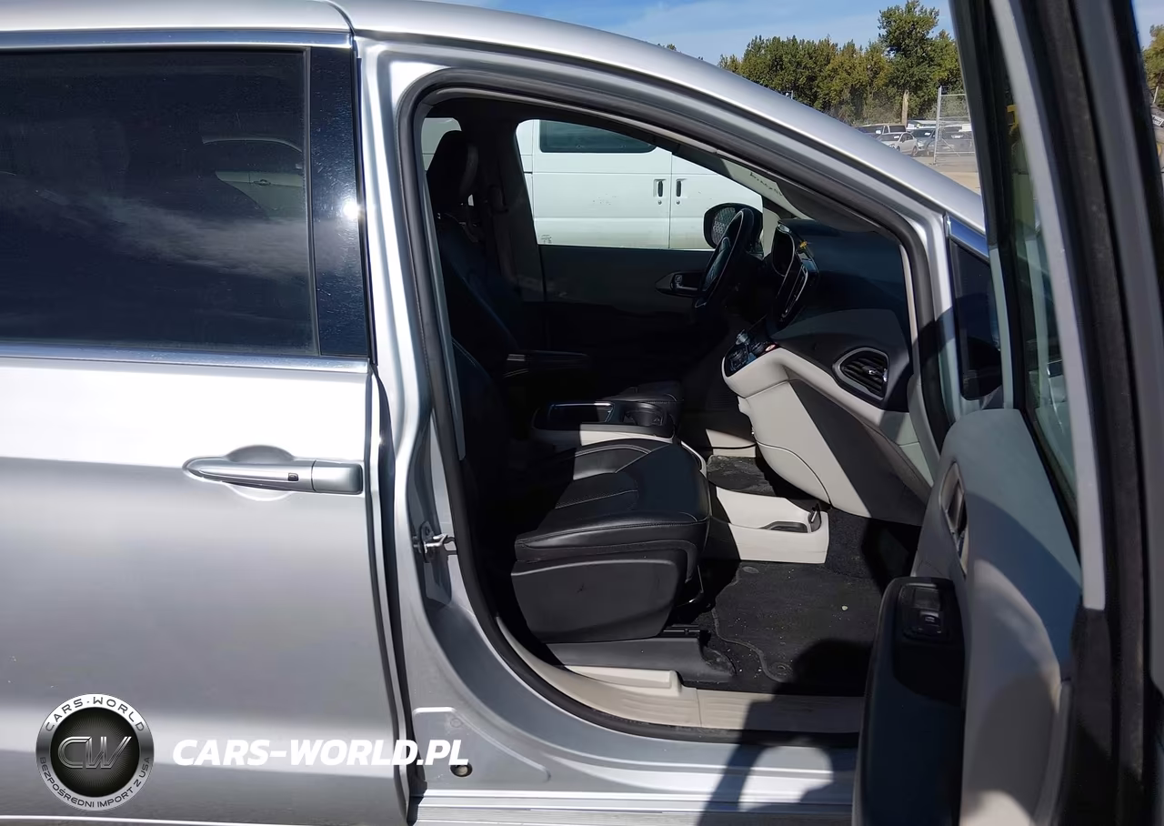 2024 Chrysler Pacifica Touring L VIN:2C4RC1BG8RR132747 - 5
