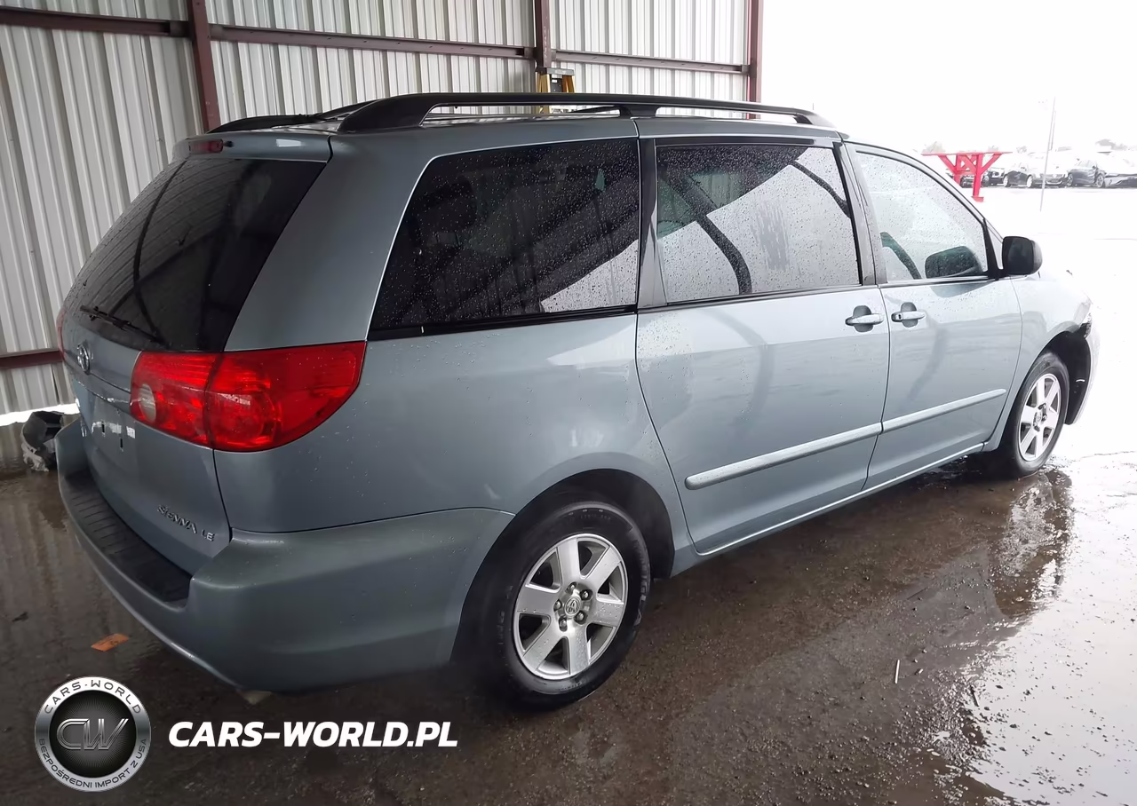 2010 Toyota Sienna Le VIN:5TDKK4CC4AS310196 - 4