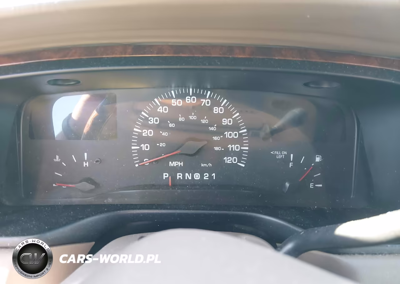 2002 Lincoln Town Car Signature VIN:1LNHM82W72Y657305 - 14