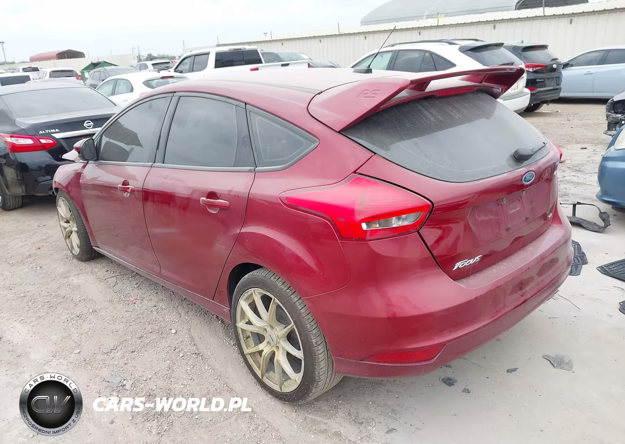 2015 Ford Focus Se VIN:1FADP3K28FL313596 - 3