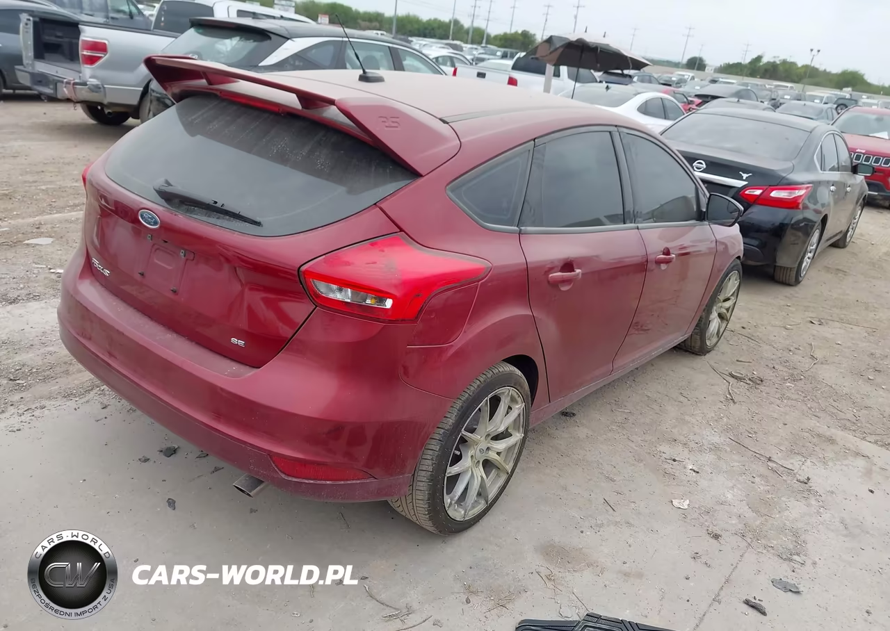 2015 Ford Focus Se VIN:1FADP3K28FL313596 - 4