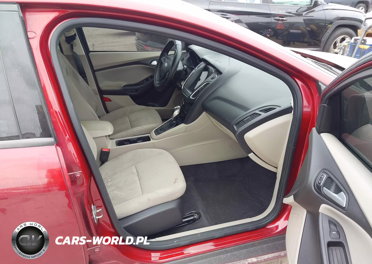 2015 Ford Focus Se VIN:1FADP3K28FL313596 - 5