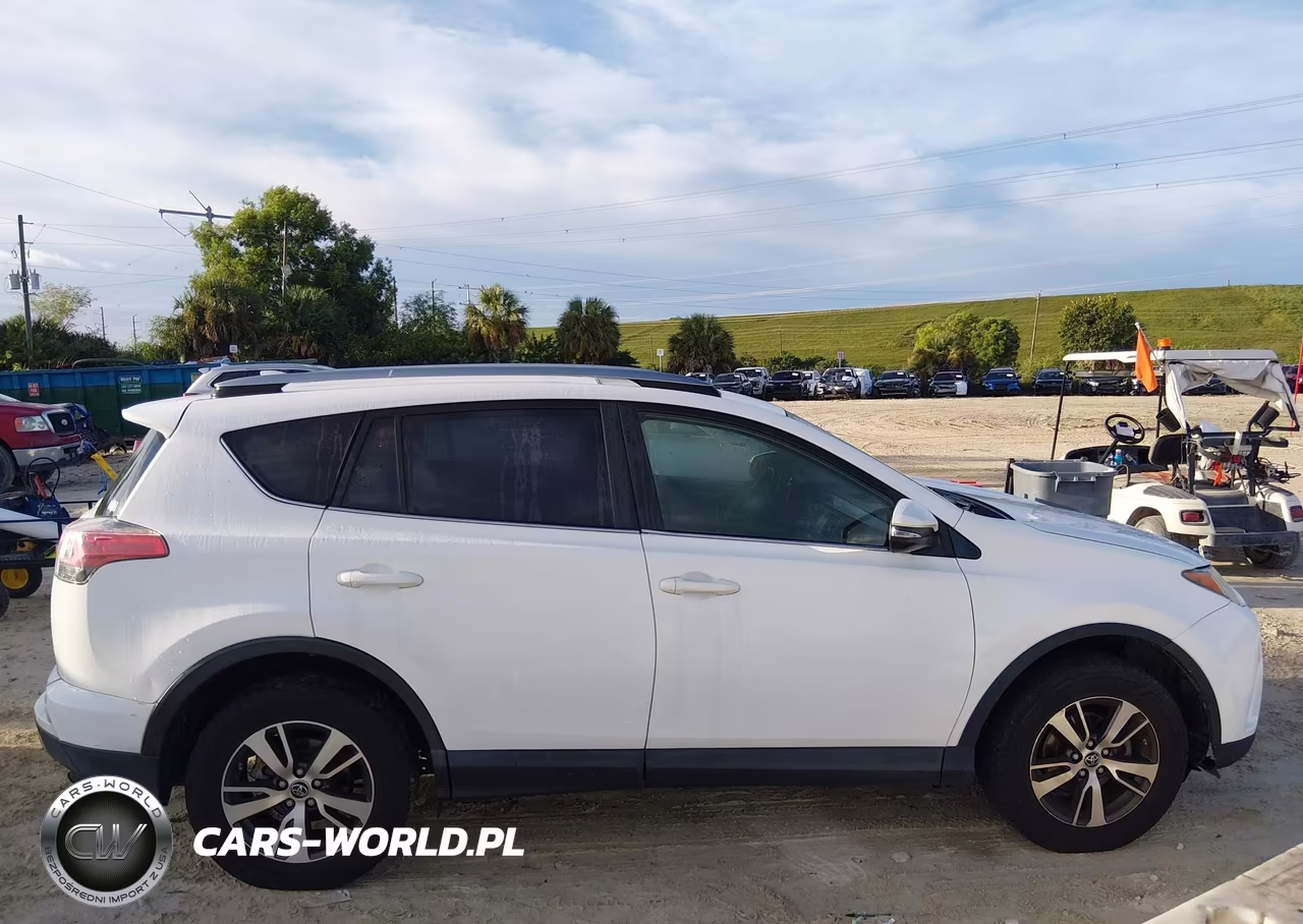 2018 Toyota Rav4 Xle VIN:JTMRFREV5JD257633 - 13