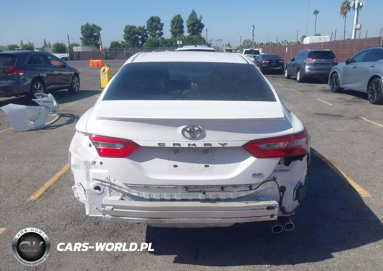 2018 Toyota Camry Se VIN:4T1B11HK2JU042144 - 16
