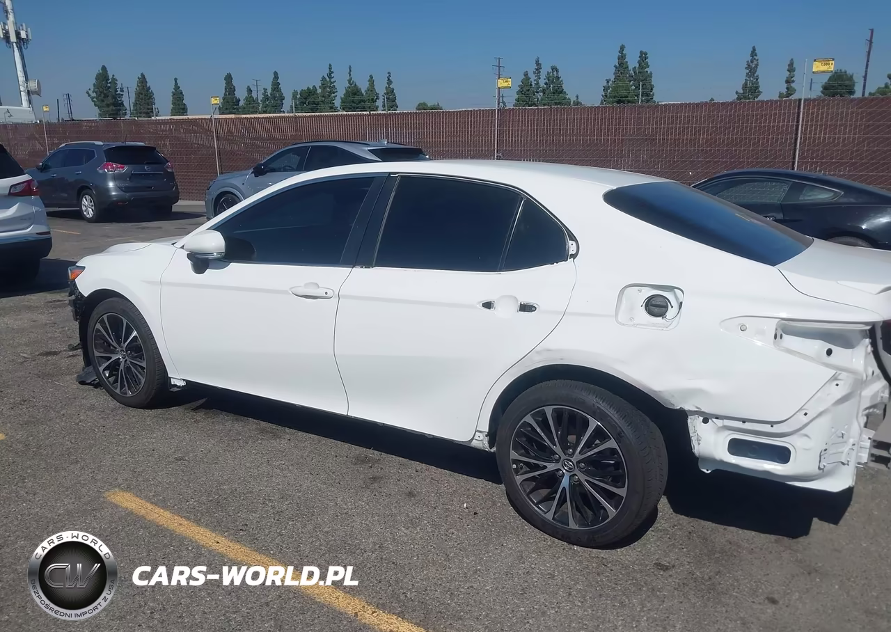 2018 Toyota Camry Se VIN:4T1B11HK2JU042144 - 17
