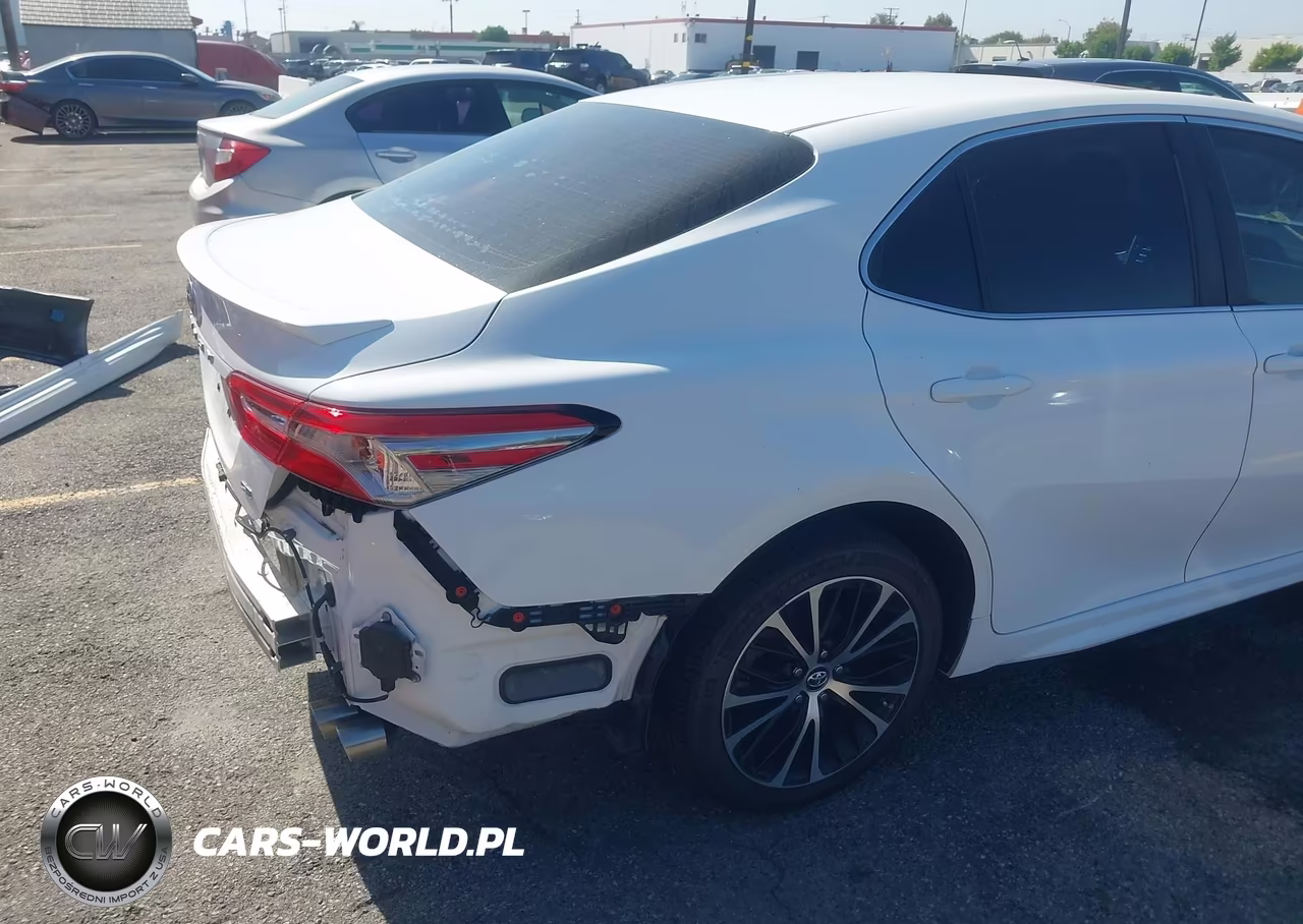 2018 Toyota Camry Se VIN:4T1B11HK2JU042144 - 19